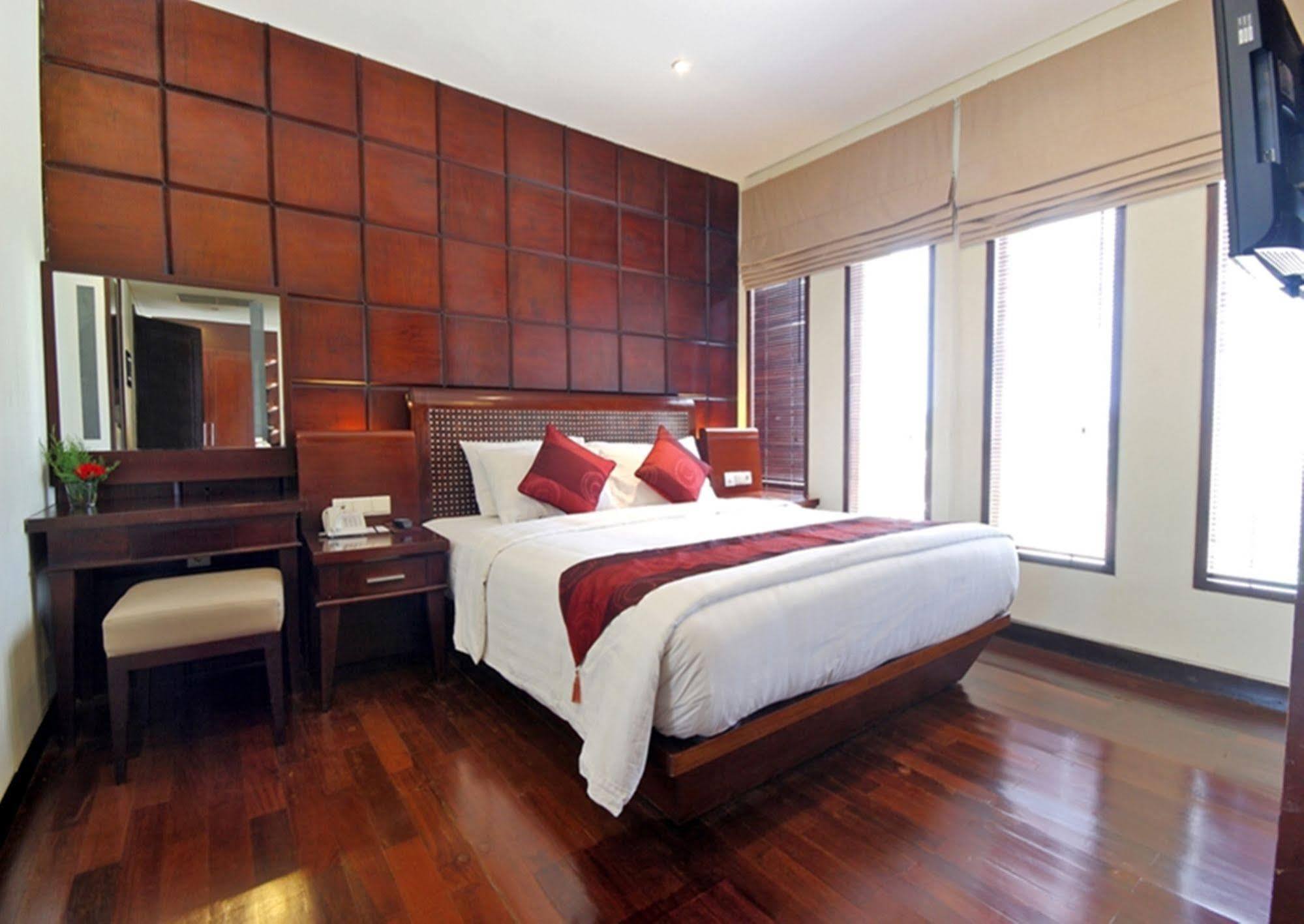 Capital O 2114 Grand Jimbaran Boutique Hotel Exterior foto