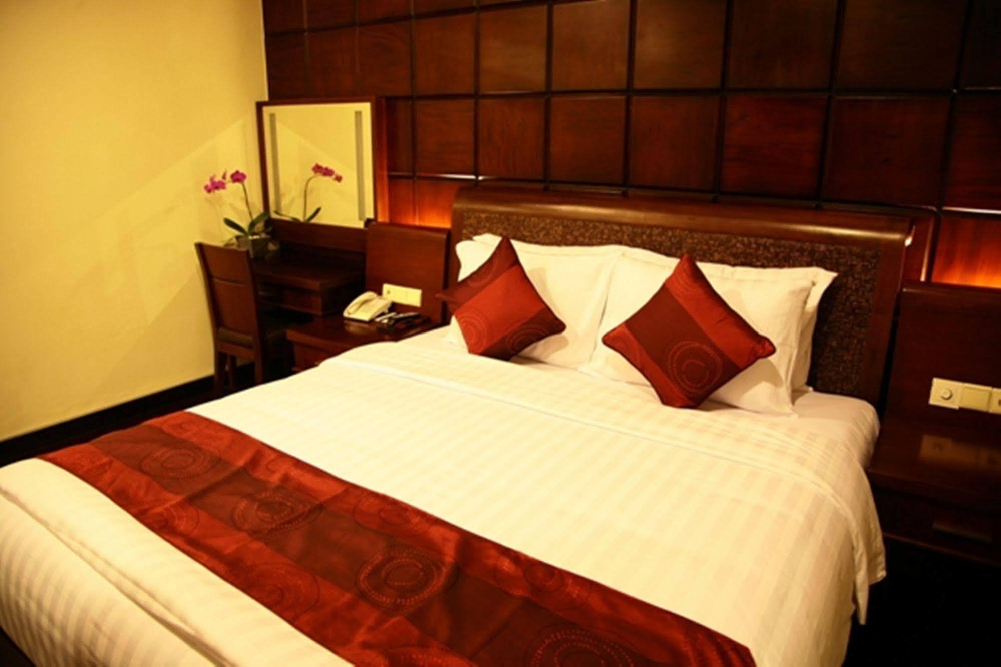 Capital O 2114 Grand Jimbaran Boutique Hotel Exterior foto
